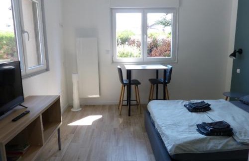 Cluses Apartment | Studio et Bureau propre, fonctionnel