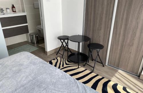 Serignan House | Studio et chambres V I P