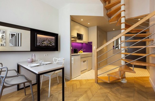 Vivienne Apartment | STUDIO EXECUTIVE APARTMENT WITH AIRCON IN OPERA