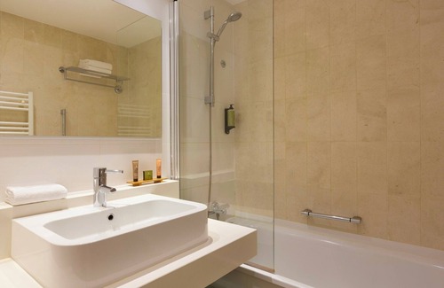 Vivienne Apartment | STUDIO EXECUTIVE APARTMENT WITH AIRCON IN OPERA