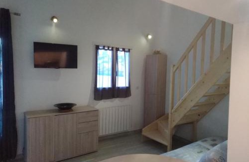 Lorgues Apartment | Studio Faillant Lorgues spa privatif avec superbe piscine