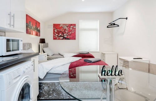 Bedford Apartment | Studio Flat in Bedford near Hospital & Stations