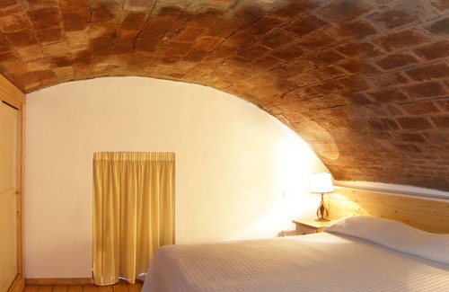 Castel del Piano Apartment | Studio Flat with Pool in Val D'Orcian
