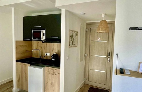 Lecci Apartment | studio floor for 2 people N°36 Fiori Di Cala Rossa