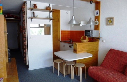 Arette Apartment | Studio for 4, elevator, ski-in/ski-out, balcony, parking, ski locker