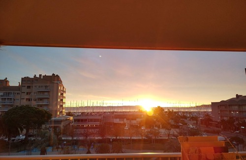 Toulon - Hyeres Apartment | Studio for rent in hyeres les palmier harbor with magnificent view of the golden islands