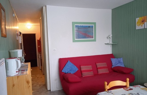 Besse-et-Saint-Anastaise Apartment | STUDIO AU PIED DES PISTES 22 TB
