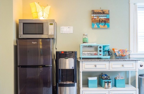 Columbia Apartment | Studio Guest Suite With Separate Entrance, Patio, Stylish Decor and + Amenities