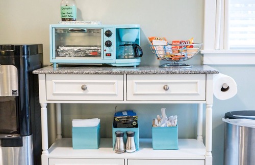 Columbia Apartment | Studio Guest Suite With Separate Entrance, Patio, Stylish Decor and + Amenities