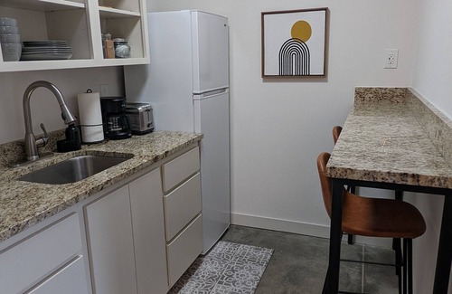 El Paso Apartment | Studio guesthouse with kitchenette in Kern Place by UTEP