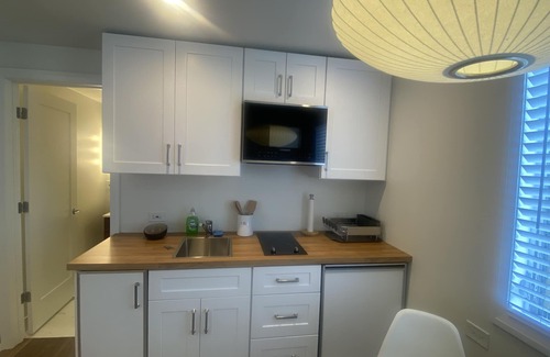 Granada Cottage | Studio House in Prime Location - close to Siesta Key Beach and Downtown
