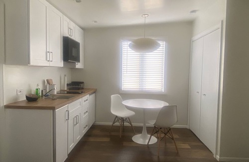 Granada Cottage | Studio House in Prime Location - close to Siesta Key Beach and Downtown
