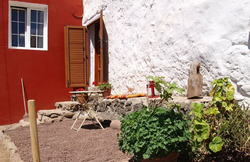 La Solana Apartment | Studio in 400-year-old farmhouse in the mountains
