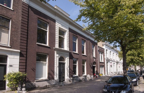 Schiedam Apartment | studio in canal villa in the Old centre Schiedam