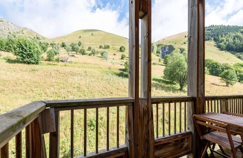 Saint-Sorlin-d'Arves Apartment | Studio in Alps with Pool & Near Ski Resort