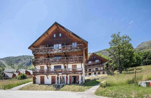 Saint-Sorlin-d'Arves Apartment | Studio in Alps with Pool & Near Ski Resort