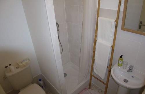 La Garde Apartment | Studio in house with garden and swimming pool, 1km from the sea (p)