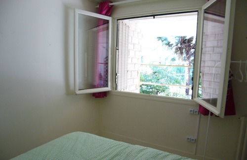 La Garde Apartment | Studio in house with garden and swimming pool, 1km from the sea (p)