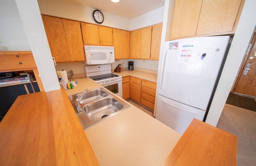 Lakeside Village Condo | Studio in Lakeside Village with a slopeside view