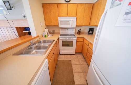 Lakeside Village Condo | Studio in Lakeside Village with a slopeside view