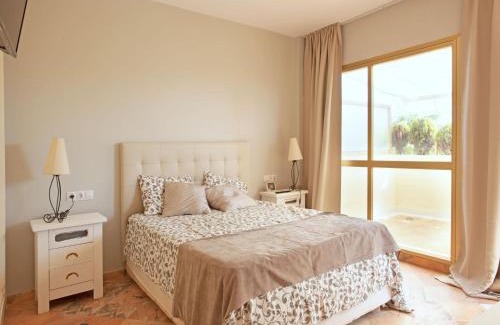 Nikki Beach Apartment | Studio in Marbella beachfront with pool