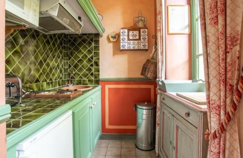 Montbrun-les-Bains Apartment | Studio in Montbrun Castle with Pool