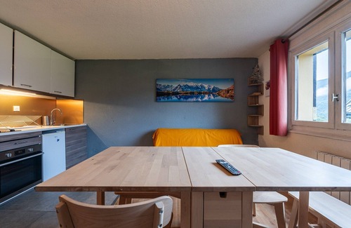 Morillon Apartment | Studio in Morillon with Mountain Views