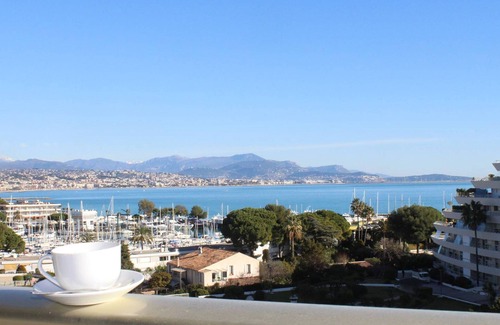 Villeneuve Loubet Beach Apartment | Studio in Villeneuve-Loubet Plage with Private Parking, Sleeps 2/4