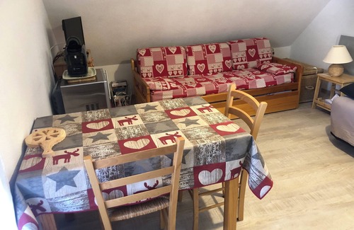 Allos Apartment | Studio in well maintained residence with caretaker in the mountains 1400m.