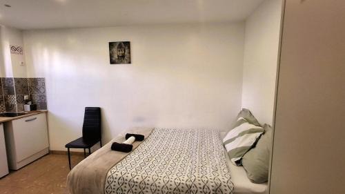 Neuilly-sur-Marne Apartment | Studio indépendant et bien équipé avec véranda commune