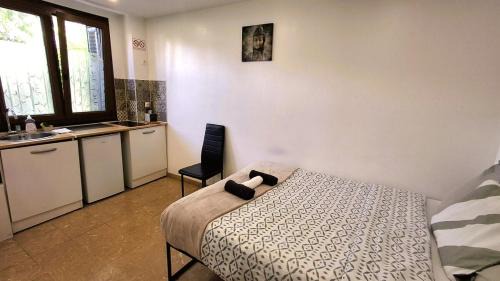 Neuilly-sur-Marne Apartment | Studio indépendant et bien équipé avec véranda commune