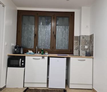 Neuilly-sur-Marne Apartment | Studio indépendant et bien équipé avec véranda commune
