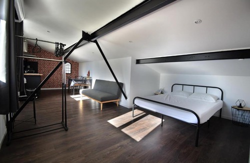 Meze Apartment | Studio industriel à 50 m de la plage et du port