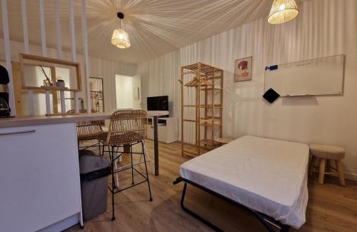 Saint-Fons Apartment | Studio Intime & Chaleureux - Terrasse privative - Lyon Sud