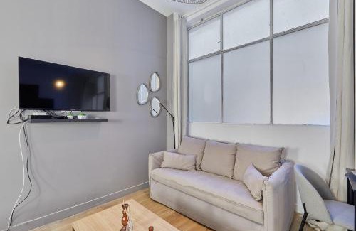 Montparnasse Apartment | Studio Jardin du Luxembourg by Studio prestige