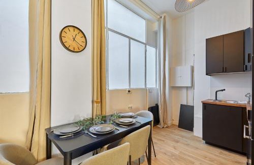 Montparnasse Apartment | Studio Jardin du Luxembourg by Studio prestige
