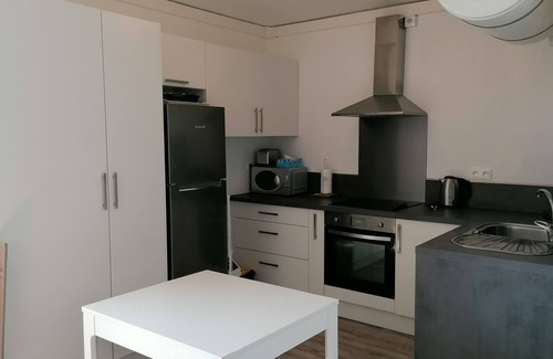 Le Penon Apartment | Studio just a stone's throw from the ocean - private parking