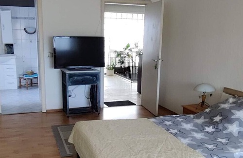 Murwik Apartment | Studio 'Kleines Apartment Jordt ' with Private Terrace, Private Garden and Wi-Fi