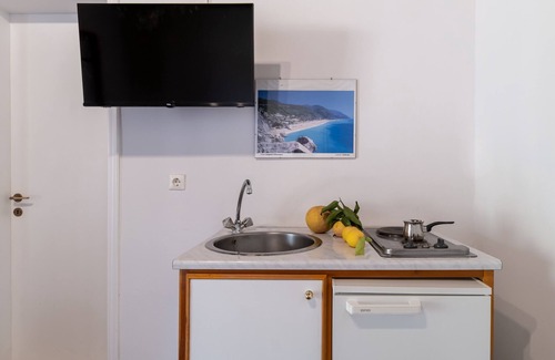 Lefkas Apartment | Studio "Krinos 3" with Mountain View, Garden & Wi-Fi