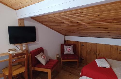 La Maurienne Apartment | STUDIO L'ISERAN, et GARAGE pour motos et vélos, gare à 800m
