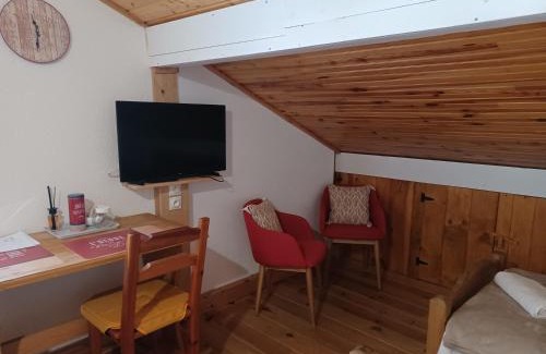 La Maurienne Apartment | STUDIO L'ISERAN, et GARAGE pour motos et vélos, gare à 800m