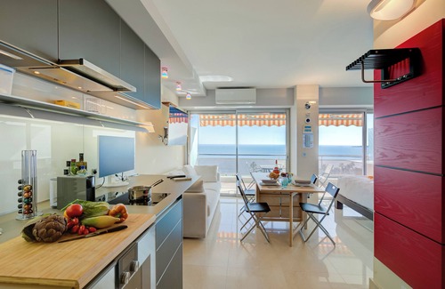 Vallauris Apartment | Studio La Mirandole Sea View, Golfe-Juan, France