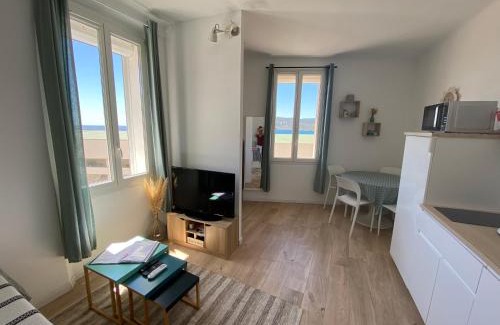 Les Sablettes Apartment | Studio le Monroe les pieds dans l'eau 10 m de la mer