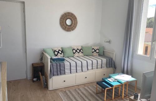 Les Sablettes Apartment | Studio le Monroe les pieds dans l'eau 10 m de la mer