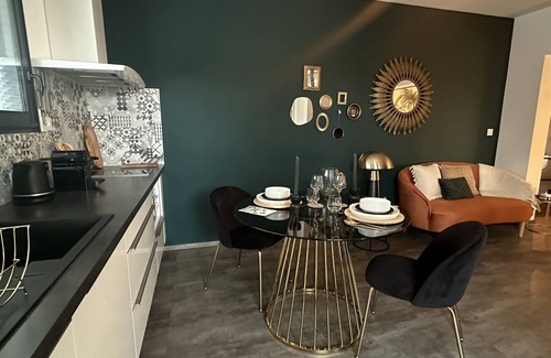 Gaillac Apartment | Studio « Linstant Présent » Balnéothérapie