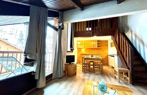 Meribel Centre Apartment | Studio Loft for 4 in Central Méribel, Near Shops and Ski Slopes, Pet-Friendly