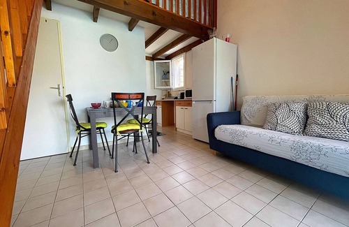 Les Ayguades Apartment | Studio Loft with Terrace, Steps from Beach - Gruissan