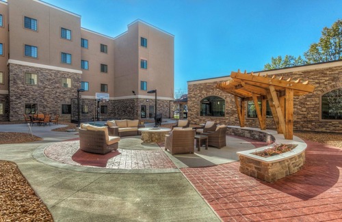 Maryland Heights Apartment | Studio | Lovely Suite Close to Edward Jones!