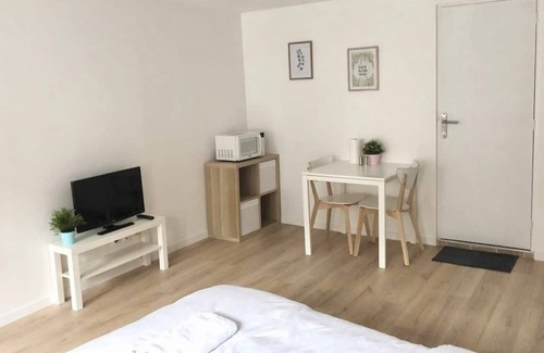Bourges Apartment | Studio Lumière - Hypercentre - Easy Parking