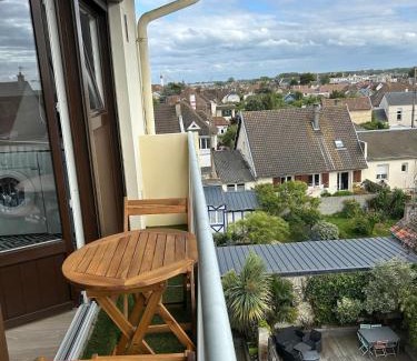 Ouistreham Apartment | Studio Lumineux à 2 pas de la Rue de la Mer